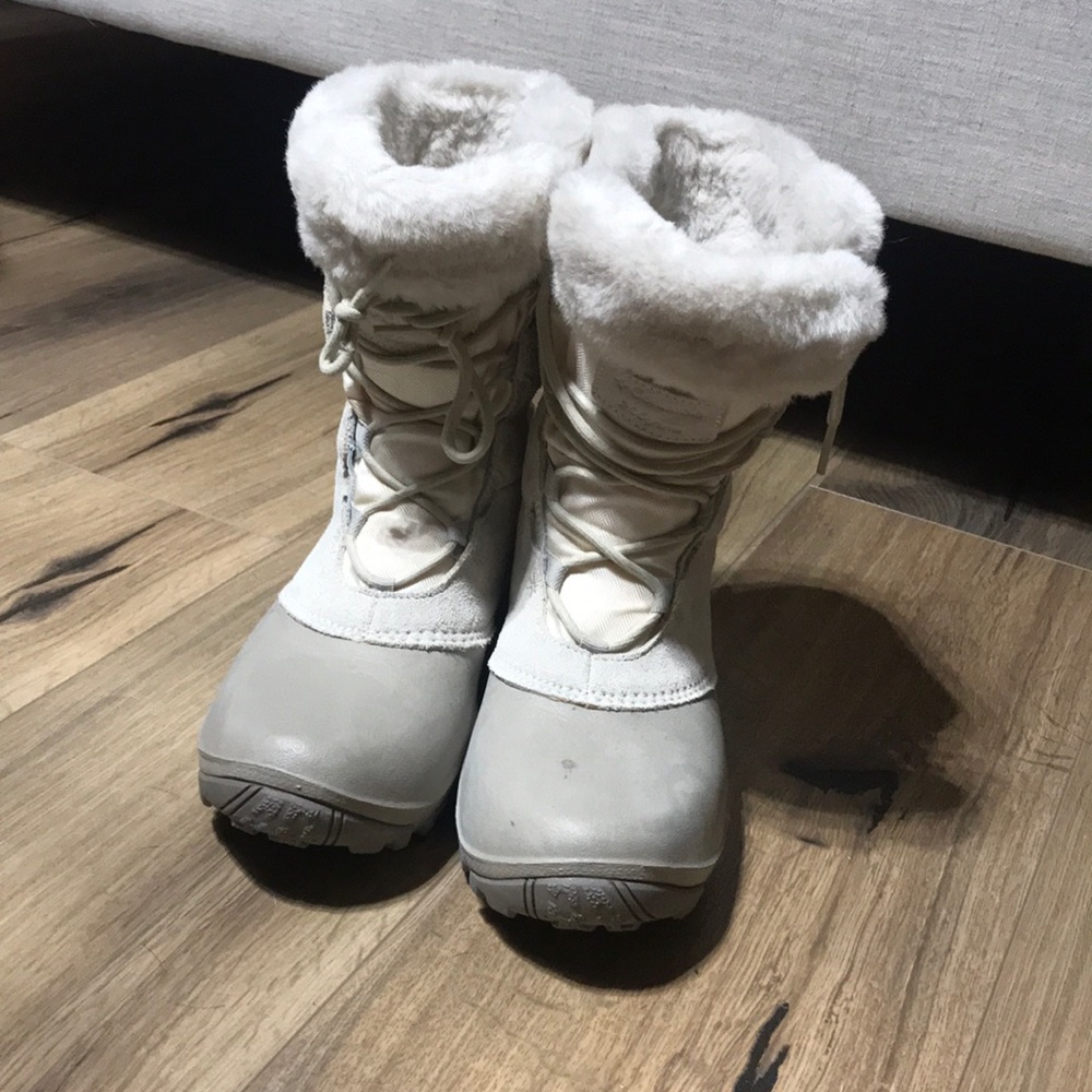 Columbia white snow boots